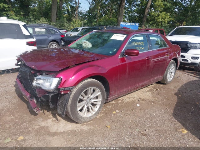 2019 CHRYSLER 300 2C3CCAAG5KH639354 Photo 1