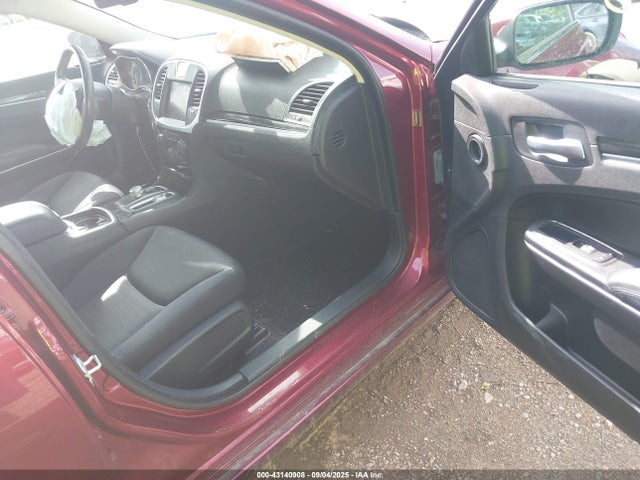 2019 CHRYSLER 300 2C3CCAAG5KH639354 Photo 4