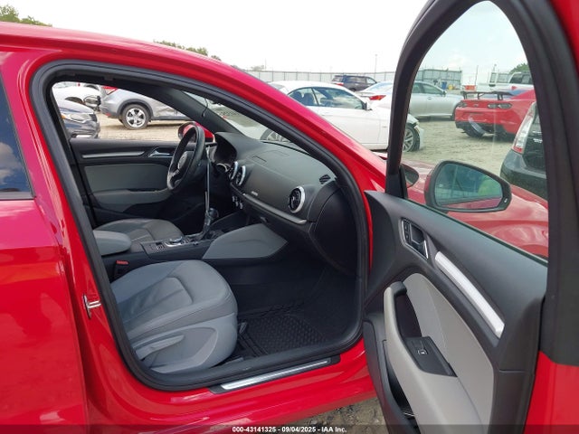 2018 AUDI A3 WAUAUGFF0J1023185 Photo 4