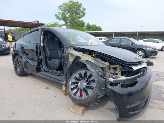 2023 TESLA MODEL Y 7SAYGDEF4PF831065 Photo 0