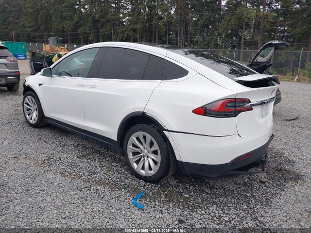 2019 TESLA MODEL X 5YJXCAE25KF186757 Photo 2