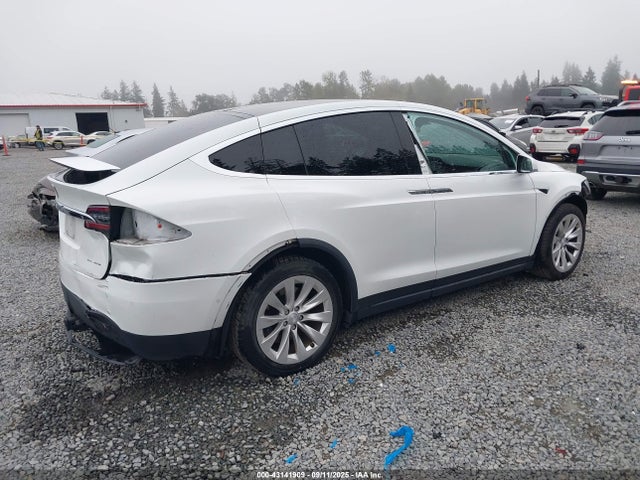 2019 TESLA MODEL X 5YJXCAE25KF186757 Photo 3