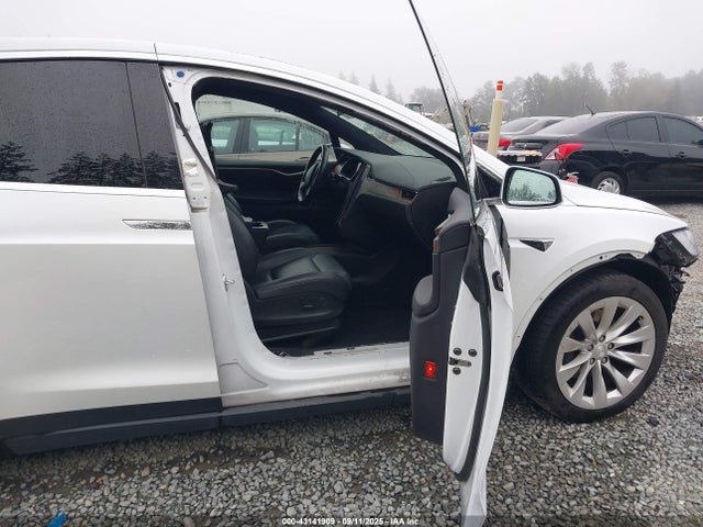 2019 TESLA MODEL X 5YJXCAE25KF186757 Photo 4