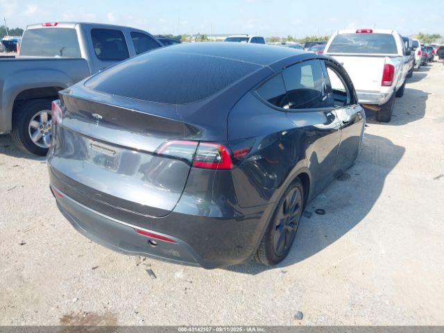 2024 TESLA MODEL Y 7SAYGAEE9RF101399 Photo 3