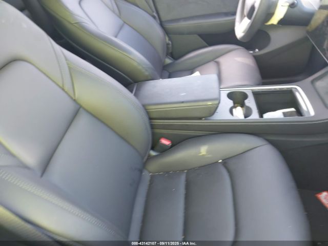 2024 TESLA MODEL Y 7SAYGAEE9RF101399 Photo 4