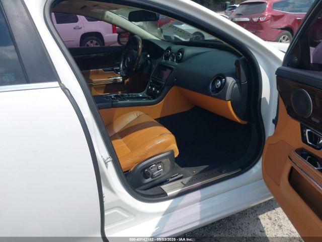2015 JAGUAR XJ SAJWA2GZ3F8V90231 Photo 4