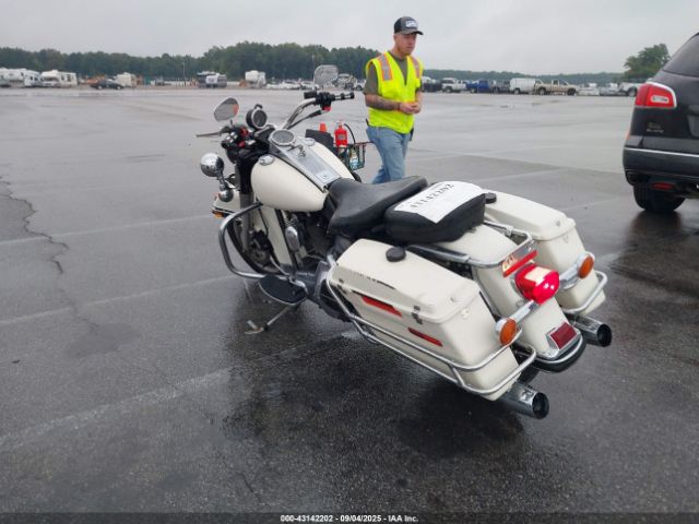 2005 HARLEY-DAVIDSON FLHPI 1HD1FHW1X5Y681163 Photo 2