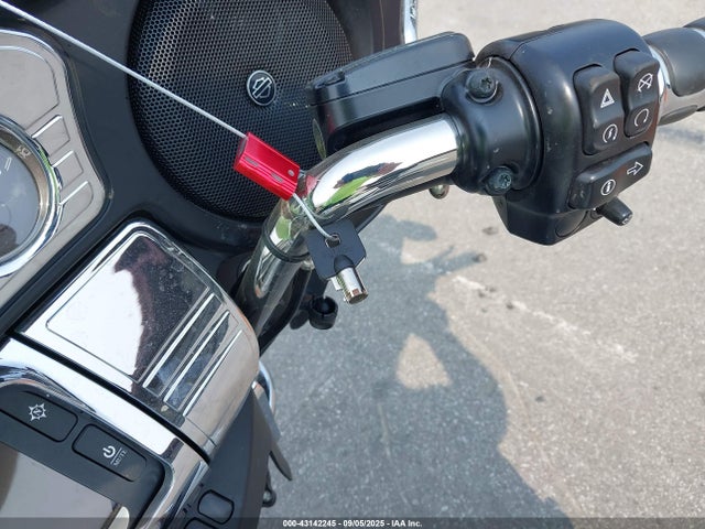 2014 HARLEY-DAVIDSON FLHTCU 1HD1FCM16EB679094 Photo 10