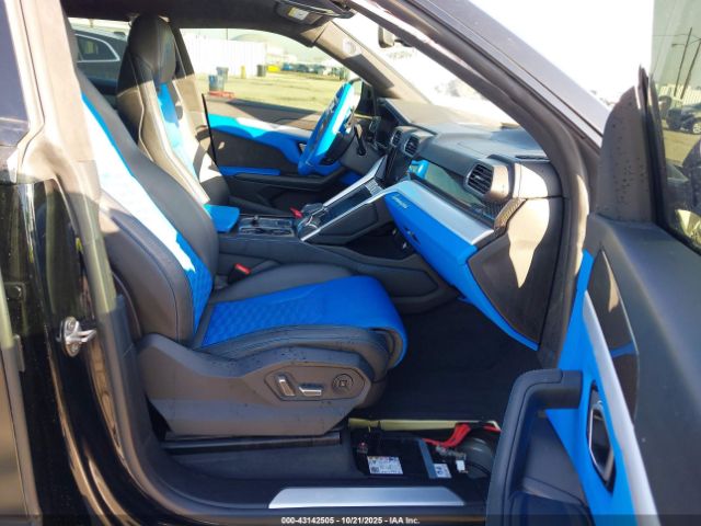 2021 LAMBORGHINI URUS ZPBUA1ZL3MLA15848 Photo 4