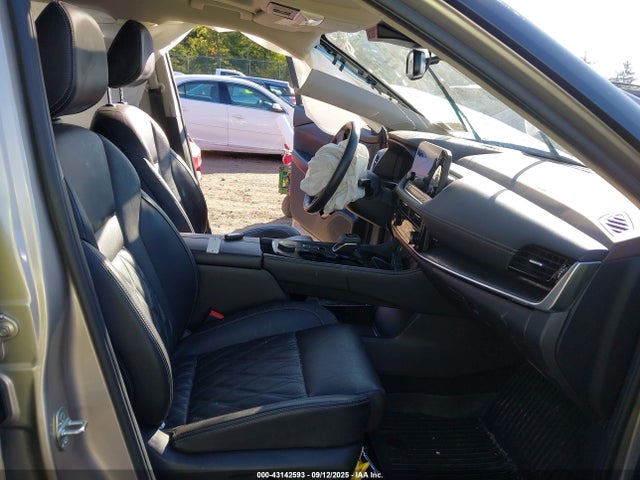 JN8AT3DDXMW302543 Nissan Rogue Platinum Intelligent Awd