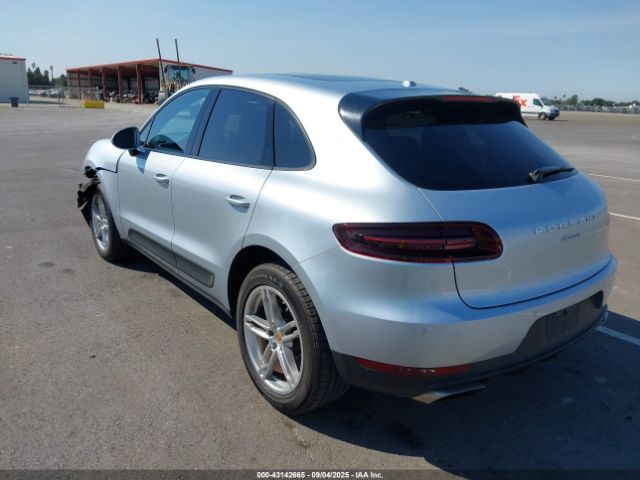 2017 PORSCHE MACAN WP1AA2A54HLB02143 Photo 2