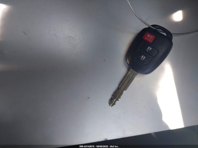 JTMZFREV2HJ150017 Toyota RAV4 LE