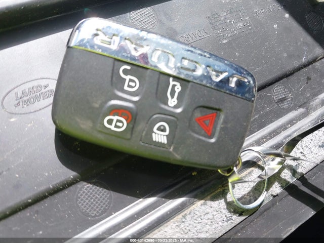 2020 JAGUAR F-PACE SADCJ2FX0LA623504 Photo 10