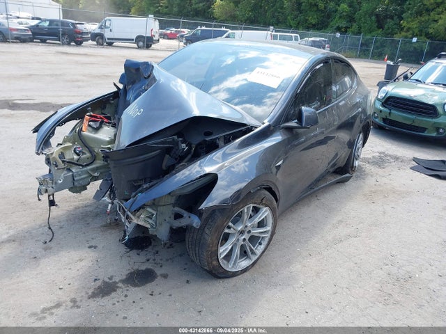 2024 TESLA MODEL Y 7SAYGDED5RF058091 Photo 1
