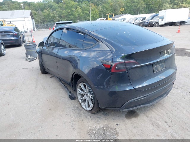2024 TESLA MODEL Y 7SAYGDED5RF058091 Photo 2