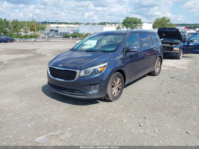 KIA Sedona 2017 KNDMB5C19H6285528 Image 2