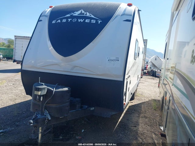 5ZT2ALKB1M9001597 East To West 2021
