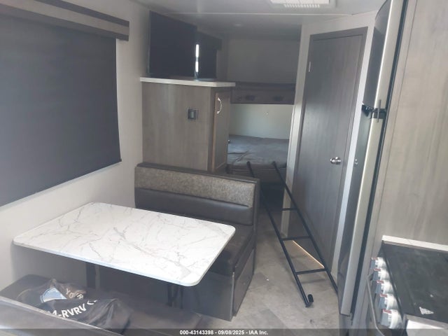 5ZT2ALKB1M9001597 East To West 2021