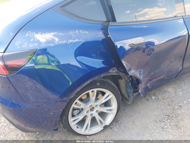 2024 TESLA MODEL Y 7SAYGDEEXRF044292 Photo 5