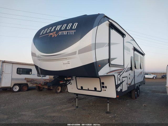 4X4FRLE25N1901081 Forest River 2022