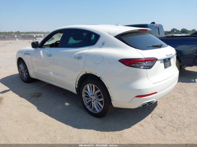 2022 MASERATI LEVANTE ZN661XUA6NX388691 Photo 2