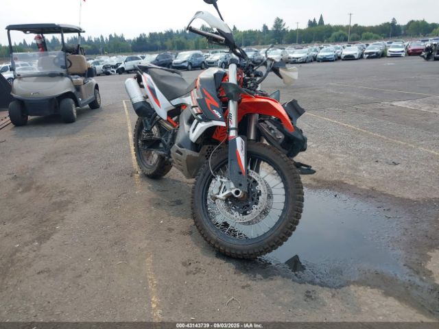 2022 KTM 890 VBKTR6402NM836035