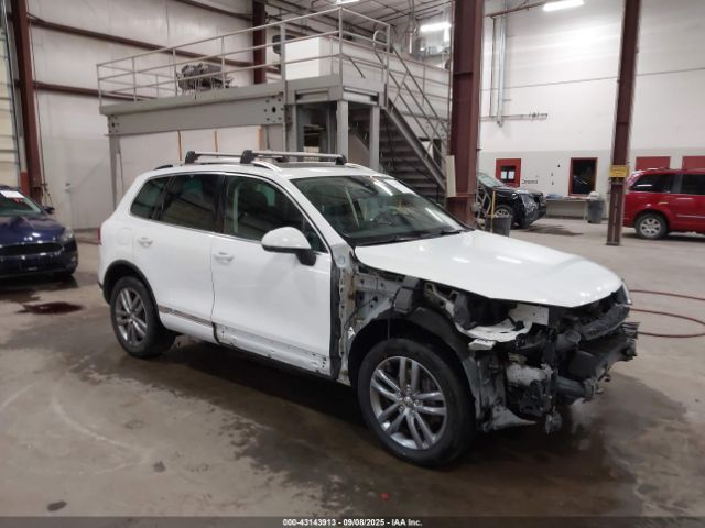 2016 VOLKSWAGEN TOUAREG WVGEF9BP9GD008521