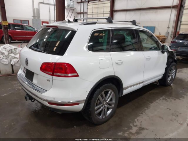 2016 VOLKSWAGEN TOUAREG WVGEF9BP9GD008521 Photo 3