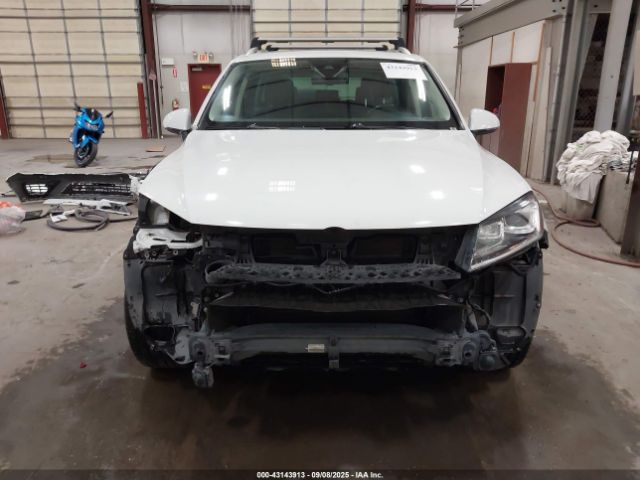 2016 VOLKSWAGEN TOUAREG WVGEF9BP9GD008521 Photo 5