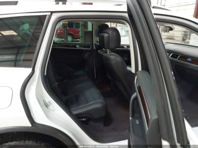 2016 VOLKSWAGEN TOUAREG WVGEF9BP9GD008521 Photo 7