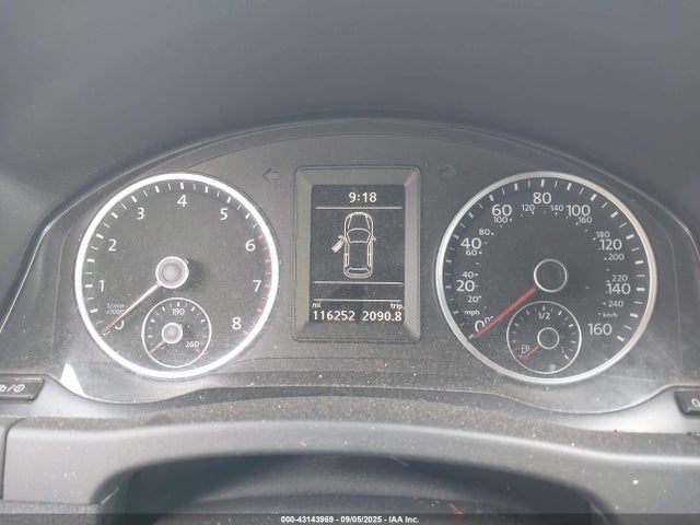 WVGAV7AX7FW093868 Volkswagen Tiguan