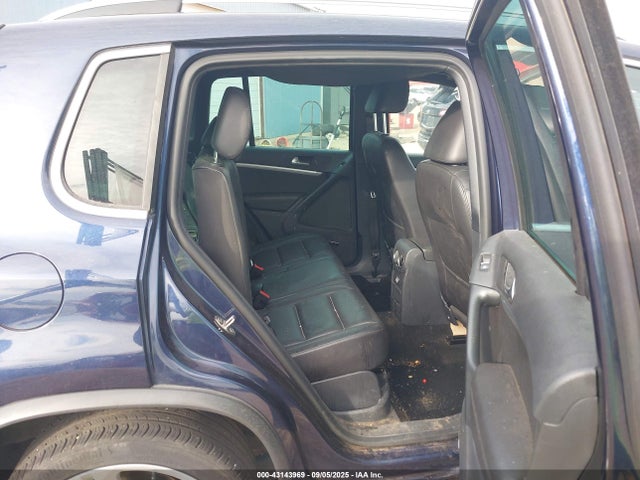 WVGAV7AX7FW093868 Volkswagen Tiguan