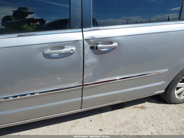 2C4RC1BG7GR206639 Chrysler Town and Country