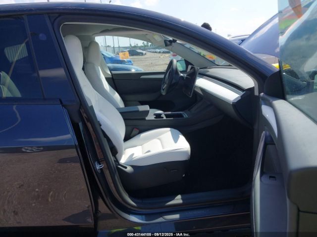 2025 TESLA MODEL Y 7SAYGDED5SF321430 Photo 4