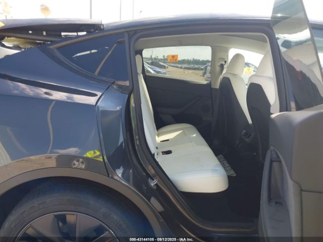 2025 TESLA MODEL Y 7SAYGDED5SF321430 Photo 7