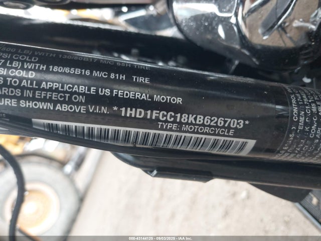 2019 HARLEY-DAVIDSON FLHTCU 1HD1FCC18KB626703 Photo 9