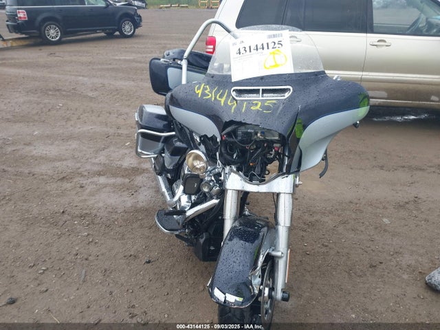 2019 HARLEY-DAVIDSON FLHTCU 1HD1FCC18KB626703 Photo 4
