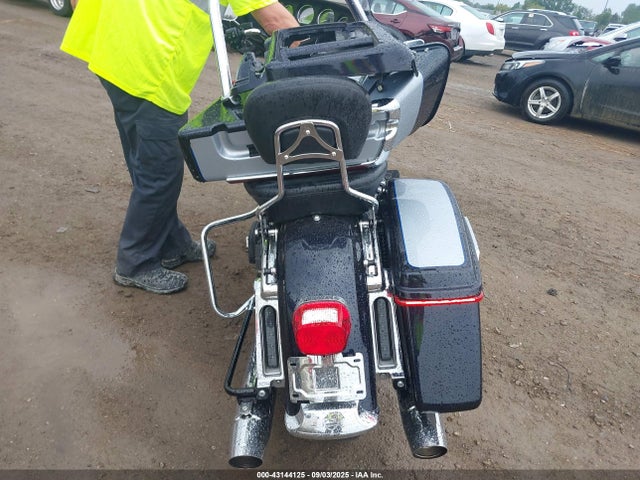 2019 HARLEY-DAVIDSON FLHTCU 1HD1FCC18KB626703 Photo 5