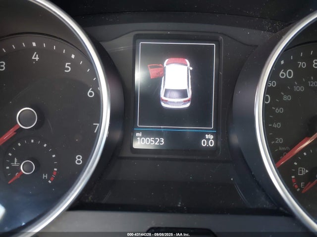 3VV2B7AX2JM019138 Volkswagen Tiguan