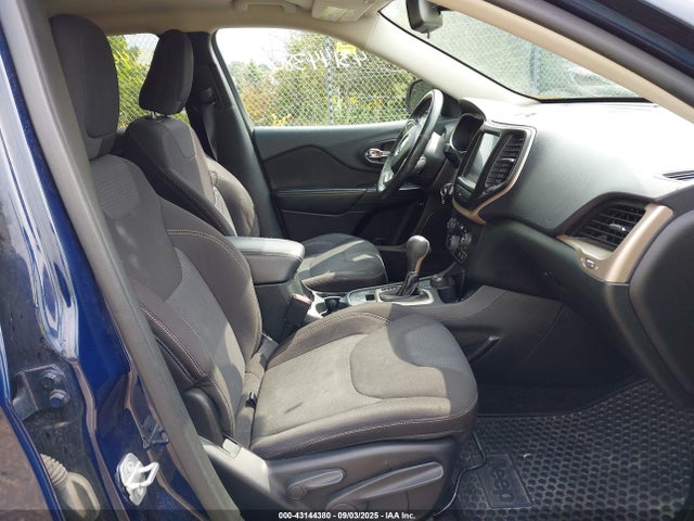 1C4PJMCS7FW627056 Jeep Cherokee