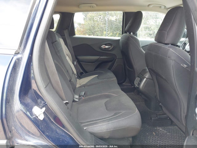 1C4PJMCS7FW627056 Jeep Cherokee