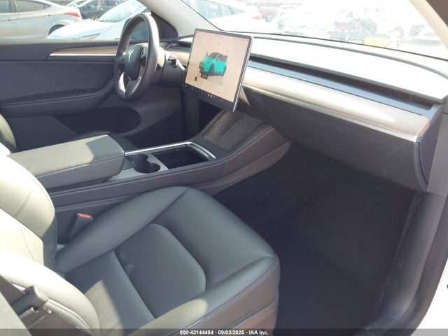 2023 TESLA MODEL Y 7SAYGDEE6PA023045 Photo 4