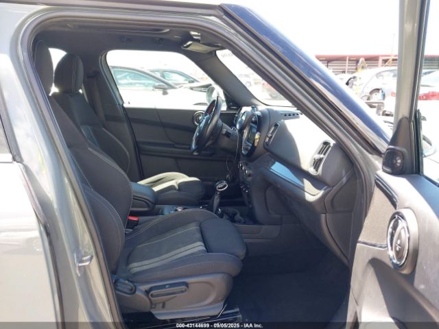 2018 MINI COUNTRYMAN WMZYS7C38J3E08731 Photo 4