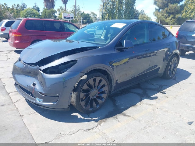 2021 TESLA MODEL Y 5YJYGDEF6MF157705 Photo 1