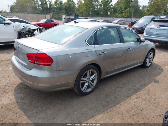 43144797 :رقم المزاد ، 1VWCP7A39CC006938 vin ، 2012 Volkswagen Passat 2.5l Sel Premium مزاد بيع