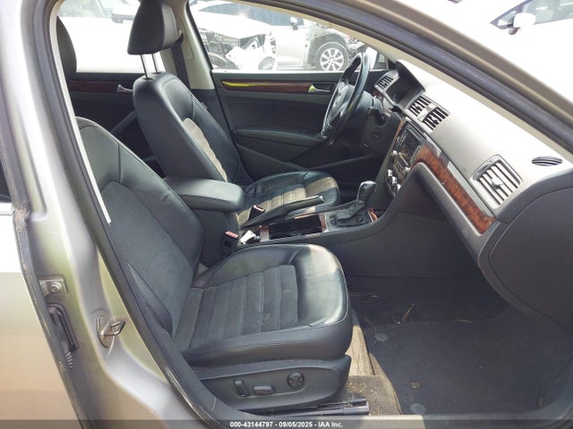 43144797 :رقم المزاد ، 1VWCP7A39CC006938 vin ، 2012 Volkswagen Passat 2.5l Sel Premium مزاد بيع