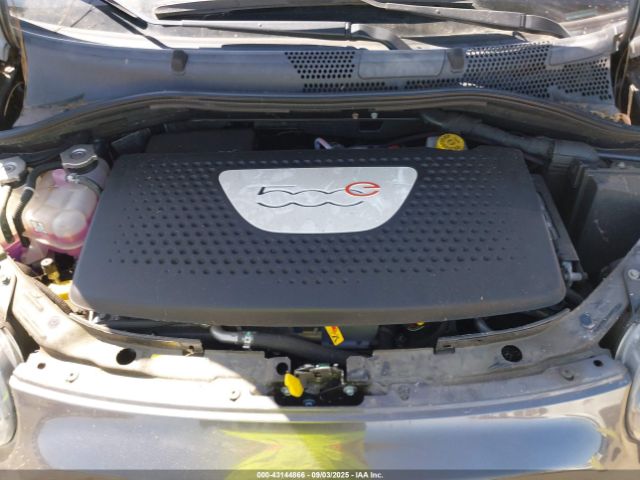 2017 FIAT 500E 3C3CFFGE3HT600529 Photo 9