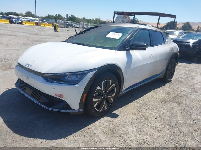 KIA EV6 2022 KNDC34LA9N5068372 Image 2