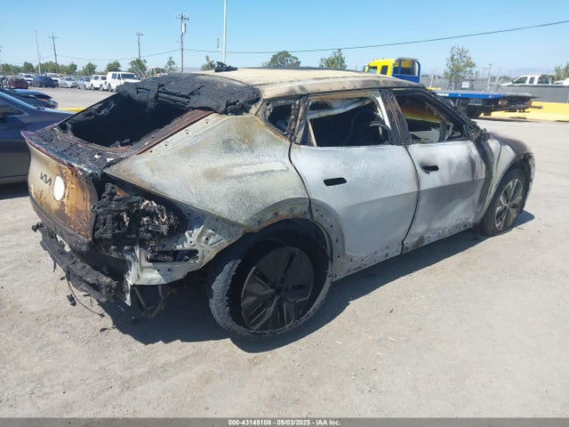 KIA EV6 2022 KNDC34LA9N5068372 Image 4