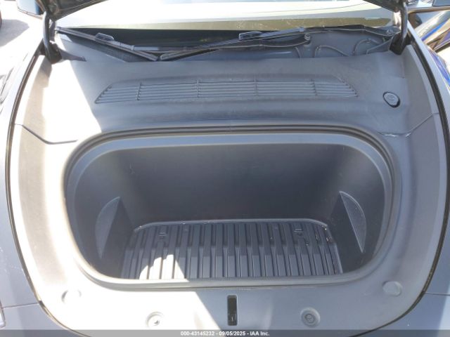 2024 TESLA MODEL Y 7SAYGDEDXRF185189 Photo 9